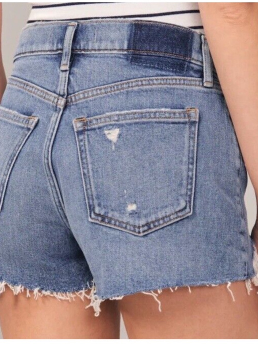 Abercrombie Curve Love High Rise Mom Jean Shorts Distressed Size 27 - Picture 3 of 8